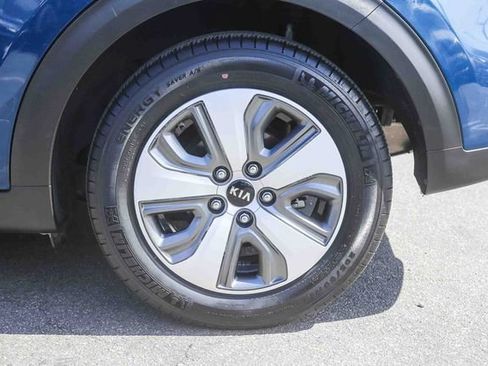 Used 2019 Kia Niro EX image 12