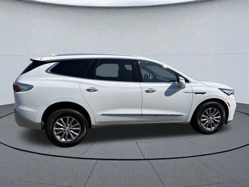 Used 2024 Buick Enclave Premium image 3