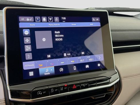 Used 2025 Jeep Compass Limited image 16