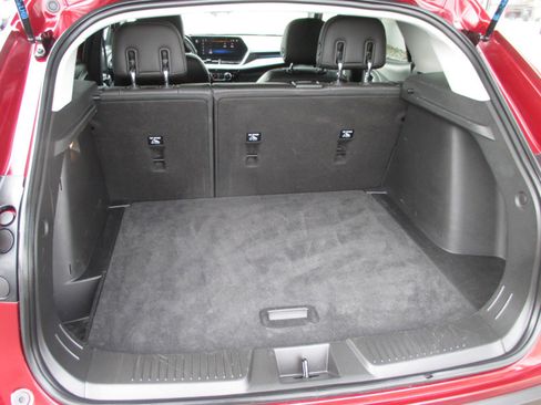 Used 2025 Chevrolet Trax LT w/ LT Convenience Package image 10