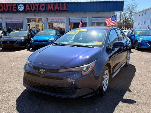 Used 2025 Toyota Corolla LE image 1