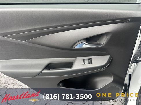 Used 2025 Buick Envista Preferred image 35