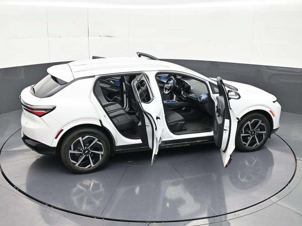 Used 2025 Chevrolet Equinox EV LT w/ Convenience Package FWD image 36