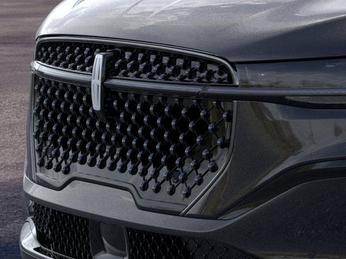 New 2026 Lincoln Nautilus Reserve w/ Jet Appearance Package AWD/4WD image 17