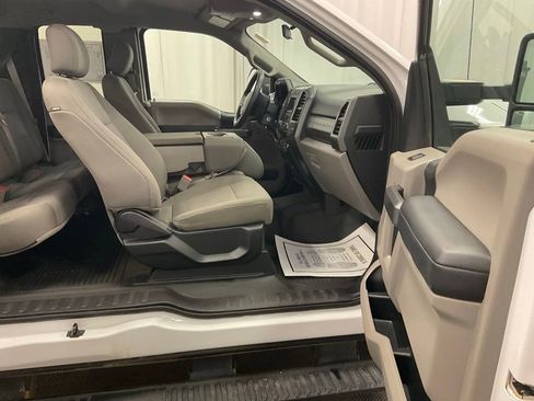 Used 2019 Ford F250 XLT w/ Camper Package AWD/4WD image 18