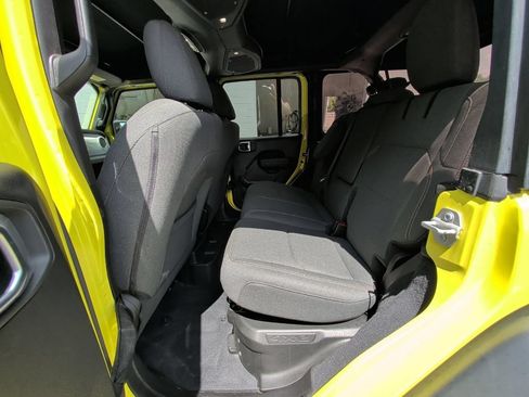 Used 2024 Jeep Wrangler Unlimited AWD/4WD image 9