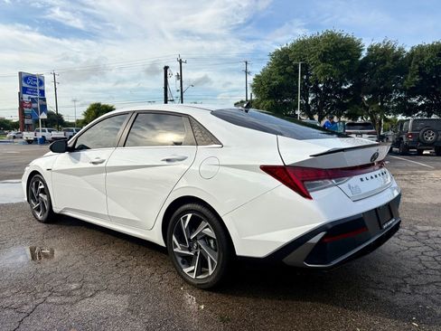 Used 2025 Hyundai Elantra Limited FWD image 5