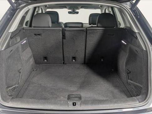 Used 2019 Audi Q5 2.0T Premium w/ Convenience Package image 18