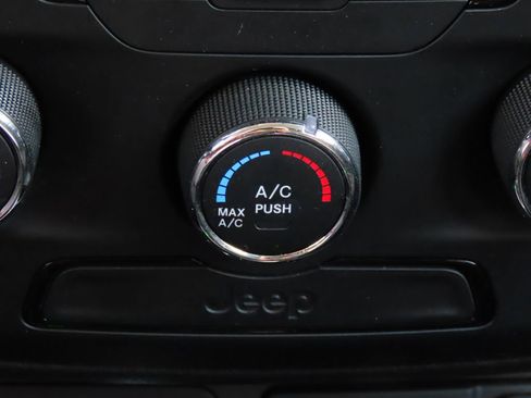 Used 2019 Jeep Renegade Sport w/ Sport Appearance Group image 30