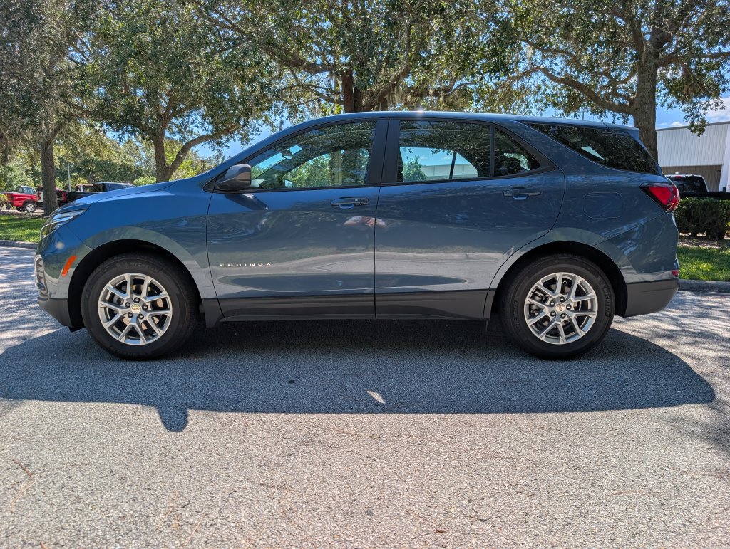 Used 2024 Chevrolet Equinox LS w/ Driver Confidence II Package FWD image 5