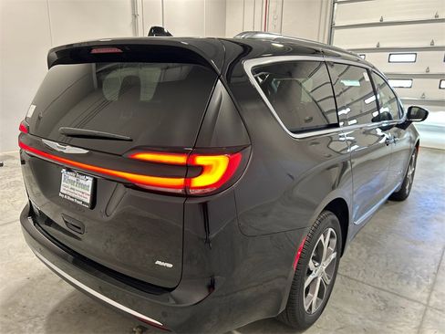 New 2026 Chrysler Pacifica Pinnacle image 6