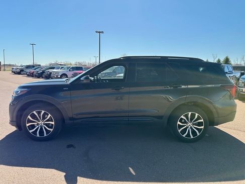 Used 2025 Ford Explorer ST-Line image 38