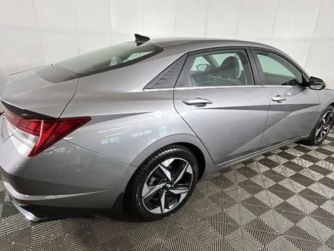 Used 2023 Hyundai Elantra Limited FWD image 2