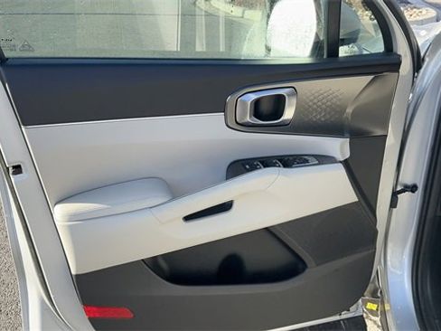 Certified 2025 Kia Sorento EX w/ EX Panoramic Sunroof Package image 10