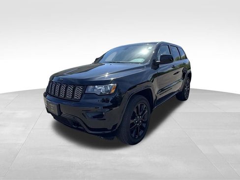 Used 2022 Jeep Grand Cherokee Altitude AWD/4WD image 2
