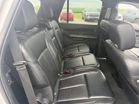 Used 2019 Ford Expedition XLT w/ Equipment Group 202A AWD/4WD image 40