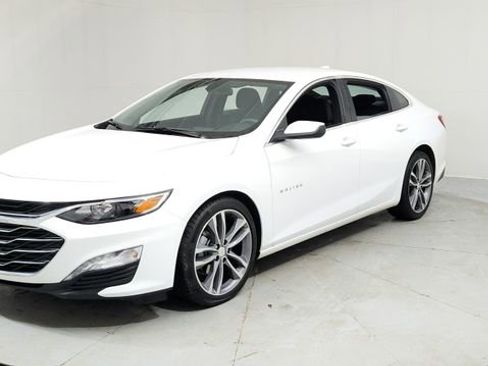 Used 2022 Chevrolet Malibu LT image 1