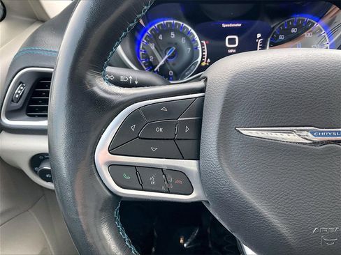 Used 2021 Chrysler Pacifica Touring-L w/ Premium & Safety Sphere Group image 22