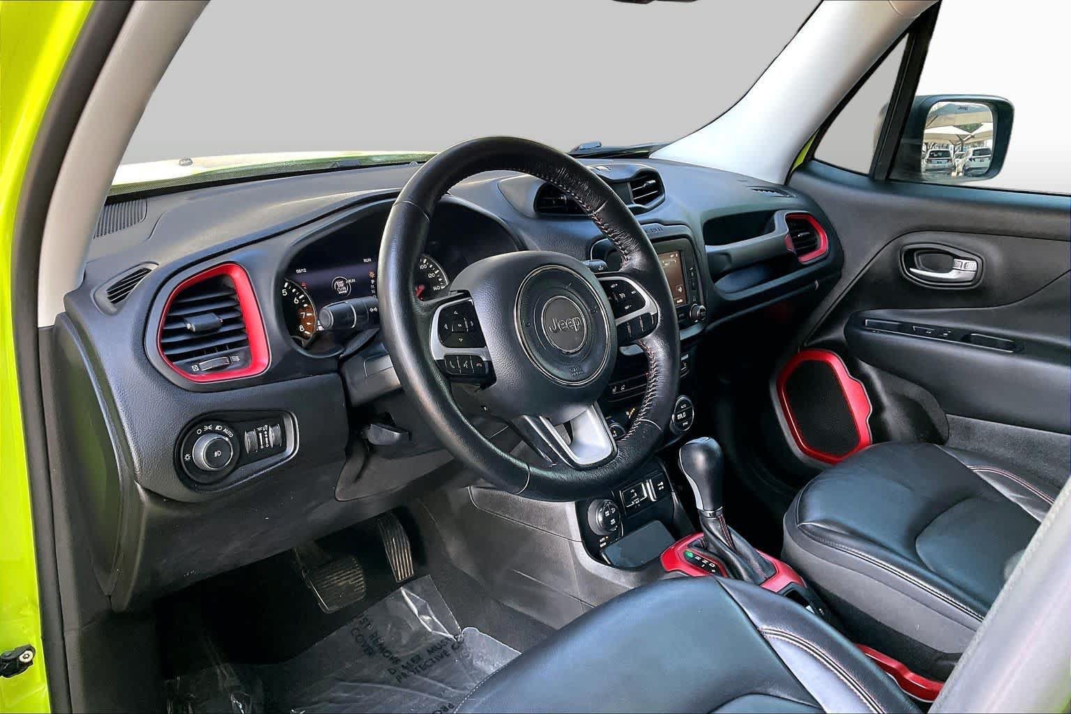 Used 2017 Jeep Renegade Trailhawk w/ Premium Trailhawk Package AWD/4WD image 18