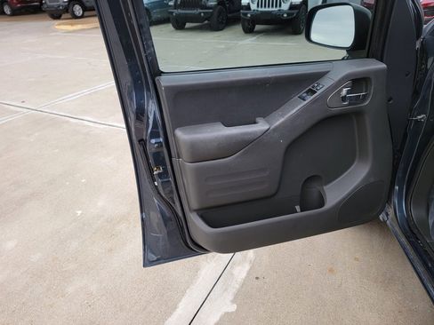 Used 2017 Nissan Frontier SV image 11