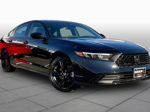 Used 2025 Honda Accord Sport image 3