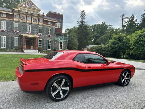 Used 2014 Dodge Challenger R/T w/ Electronics Convenience Group RWD image 11