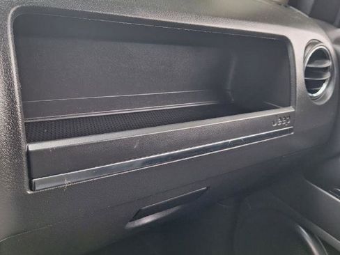 Used 2012 Jeep Compass Sport image 2