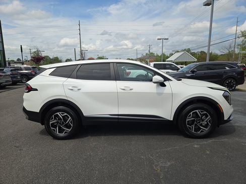 Certified 2025 Kia Sportage LX AWD/4WD image 9