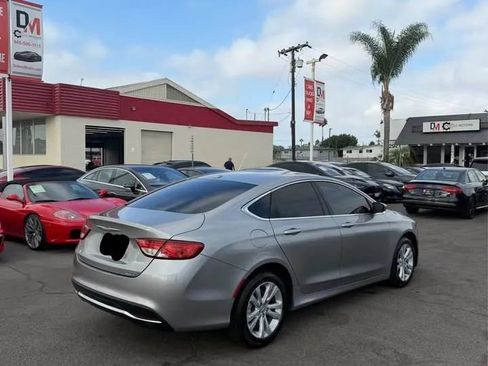 Used 2015 Chrysler 200 Limited w/ Convenience Group FWD image 4