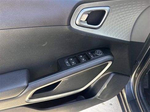Used 2024 Kia Soul LX w/ Option Group 015 image 18