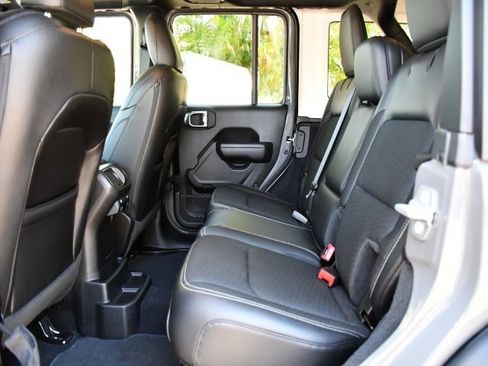 Used 2020 Jeep Wrangler Unlimited Freedom Edition image 17