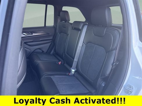 New 2025 Jeep Grand Cherokee Altitude image 11