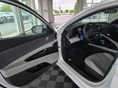 New 2026 Hyundai Elantra Limited FWD image 30