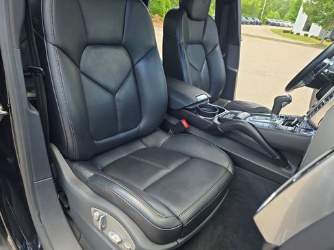 Used 2017 Porsche Cayenne S AWD/4WD image 10