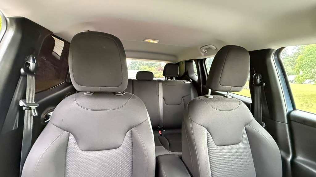 Used 2020 Jeep Renegade Altitude AWD/4WD image 9