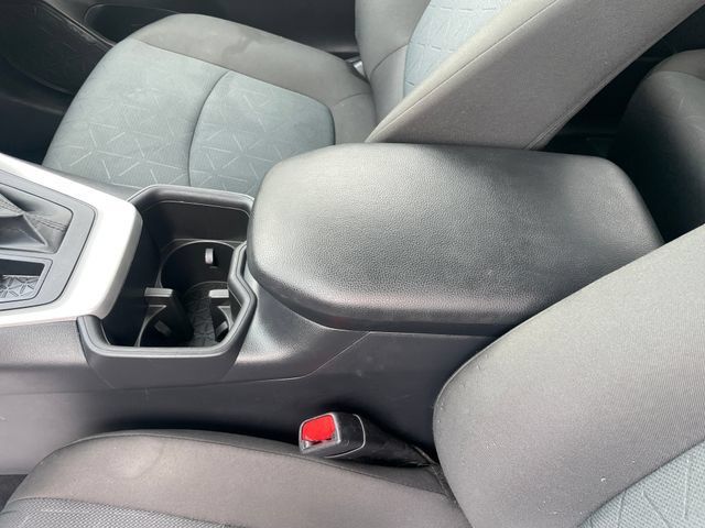 Used 2025 Toyota RAV4 XLE AWD/4WD image 27