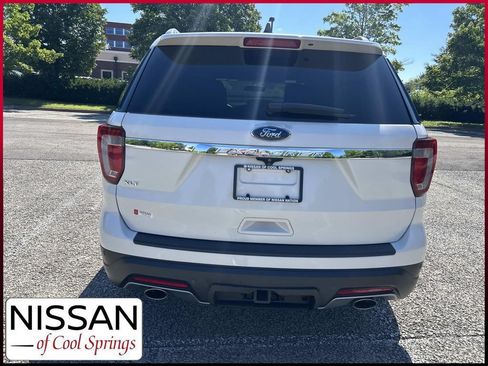Used 2018 Ford Explorer XLT FWD image 6