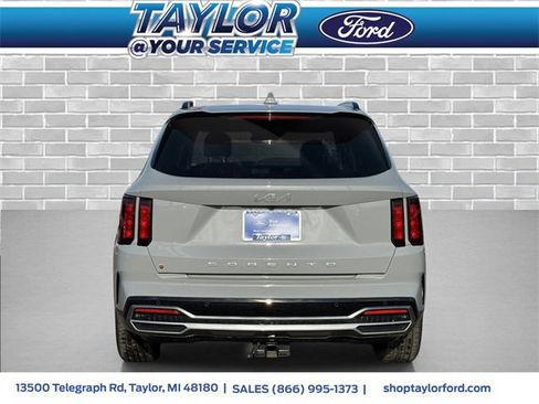 Used 2022 Kia Sorento EX w/ Panoramic Sunroof Package image 4