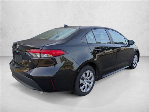 Used 2024 Toyota Corolla LE FWD image 5