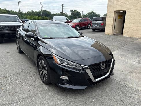 Used 2019 Nissan Altima 2.5 SV FWD image 2