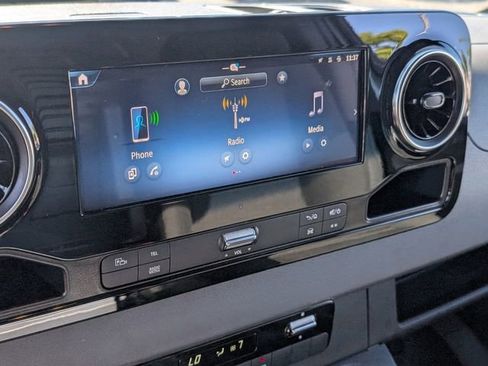 Used 2025 Mercedes-Benz Sprinter 2500 image 18