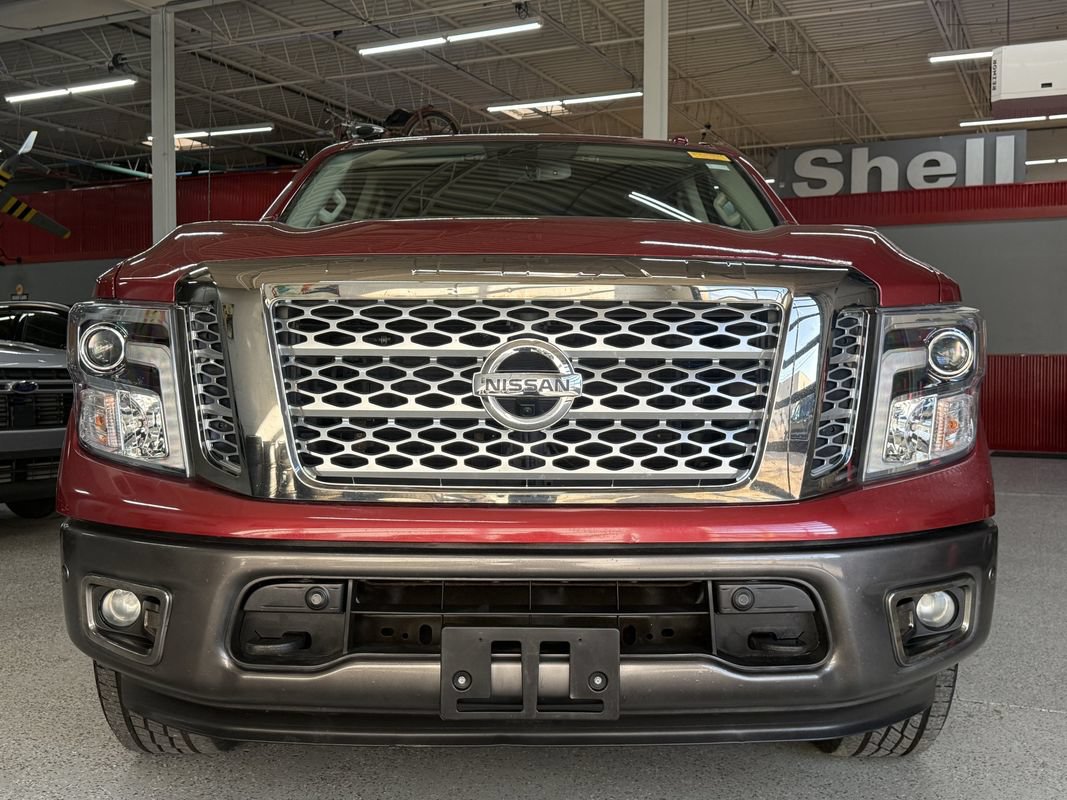 Used 2018 Nissan Titan Platinum Reserve AWD/4WD image 10