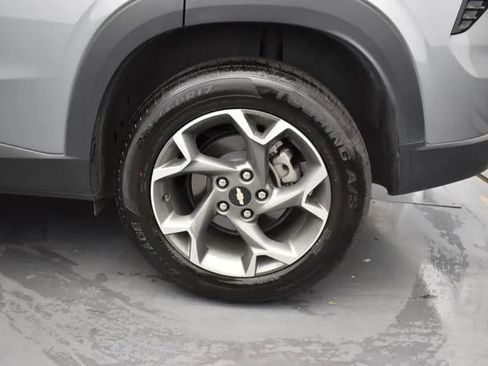 Used 2025 Chevrolet Trax LT w/ LT Convenience Package FWD image 35