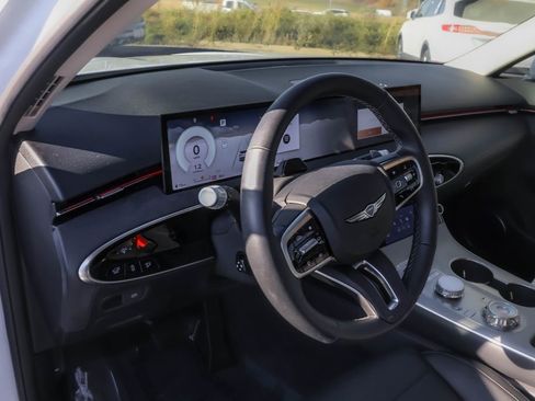 Used 2026 Genesis GV70 2.5T Select image 21