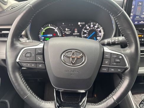 Used 2021 Toyota Highlander Limited image 17