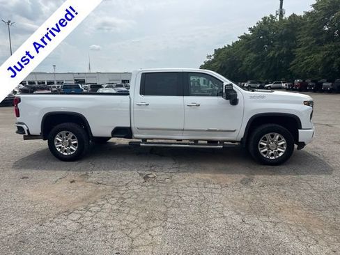 Used 2025 Chevrolet Silverado 3500 High Country w/ High Country Premium Package AWD/4WD image 4