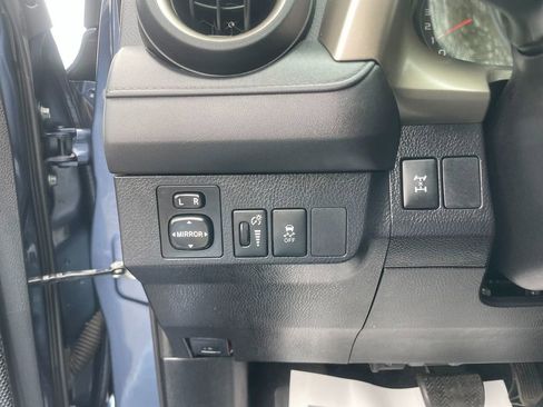Used 2014 Toyota RAV4 LE AWD/4WD image 14
