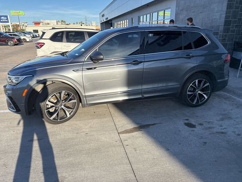 Used 2022 Volkswagen Tiguan SEL R-Line image 12