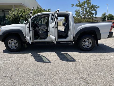 Used 2013 Toyota Tacoma PreRunner w/ Convenience Pkg RWD image 17