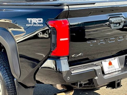 Used 2024 Toyota Tacoma TRD Off-Road image 6